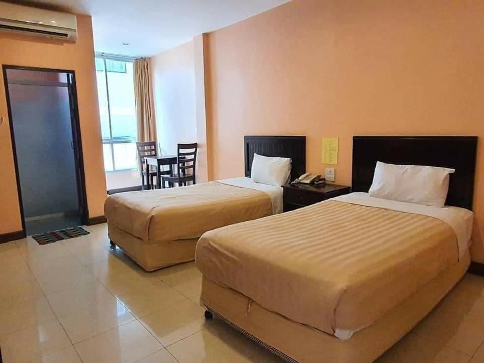 The Victory Hotel Ban Muang Daeng Bagian luar foto