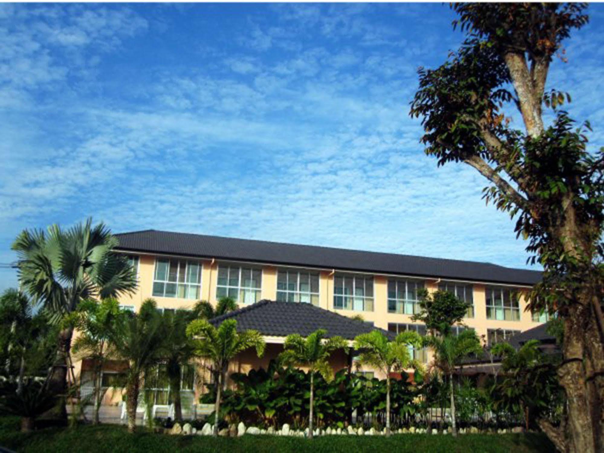 The Victory Hotel Ban Muang Daeng Bagian luar foto