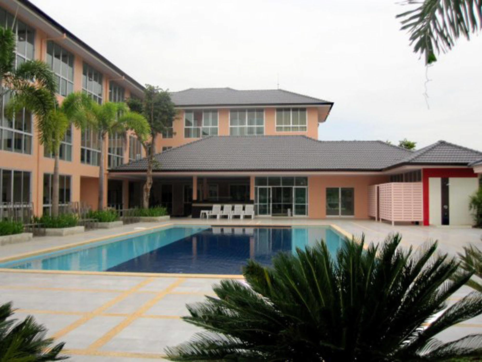 The Victory Hotel Ban Muang Daeng Bagian luar foto